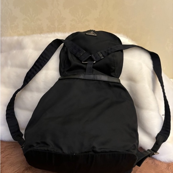 black backpack in very good condition - Picture 3 of 7